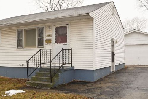 2722 Navaho Rd, Waukegan, IL 60087-3640