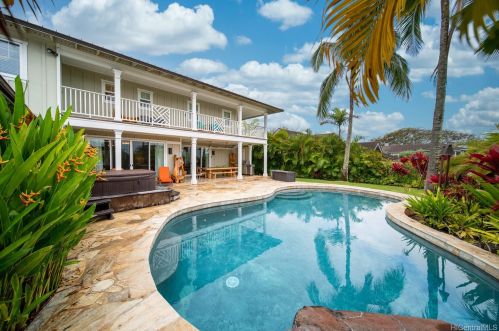 44-371 Kaneohe Bay Dr, Kaneohe, HI 96744-2630