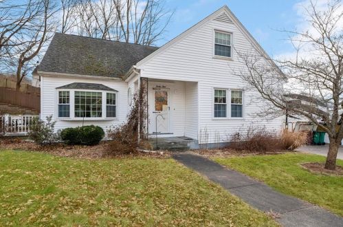 39 Oregon Ave, Woonsocket, RI 02895-4925