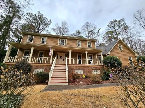 4330 Inns Brook Dr, Lithonia, GA 30039-5665