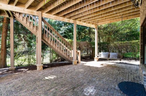 555 Glenmanor Ct, Atlanta GA  30328-4270 exterior