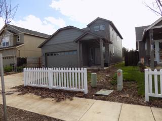 24970 Perkins Rd, Veneta, OR 97487-8778