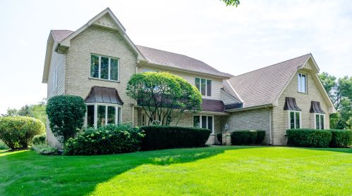 8749 Aintree Ln, Willowbrook IL  60527-8391 exterior