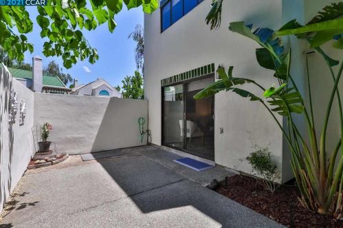 9 Mozden Ln, Concord CA  94523-3377 exterior