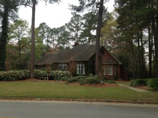 1103 Hampton Rd, Douglas, GA 31533-7914