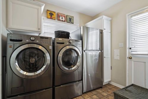 1428 Andenes Dr, Glendale CA  91208-1911 exterior