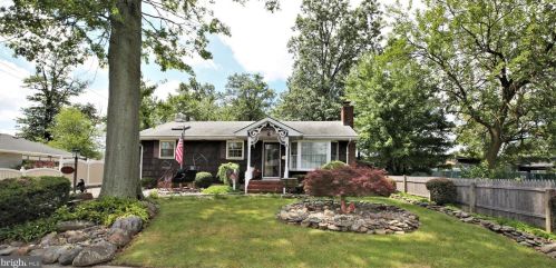 27 Kirk St, Avenel, NJ 07001-1511