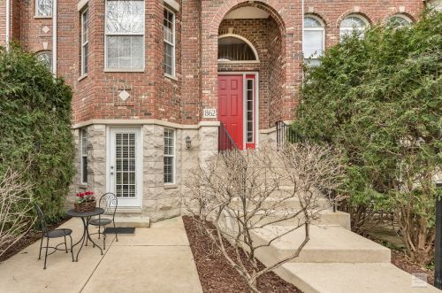 862 Shandrew Dr, Naperville, IL 60540-8223