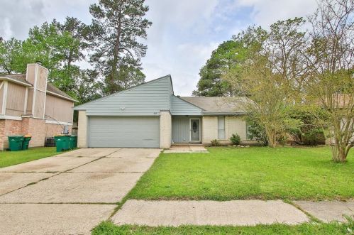203 Hartford Dr, Conroe TX  77303-1803 exterior