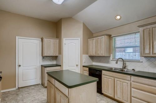 6944 Lomo Alto Dr, Fort Worth TX  76132-3560 exterior