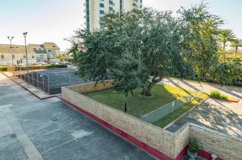 22 Mariner Village Dr, Taylor Lake Village TX 77586-5448 exterior