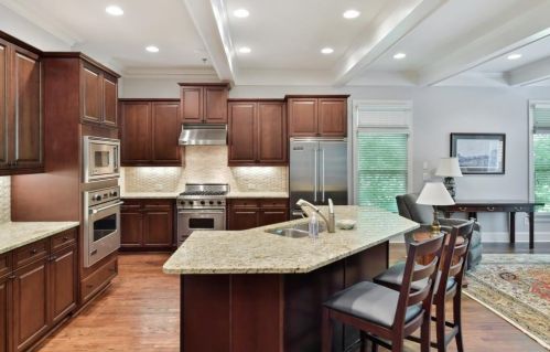651 Lockton Pl, Atlanta GA  30342-5044 exterior