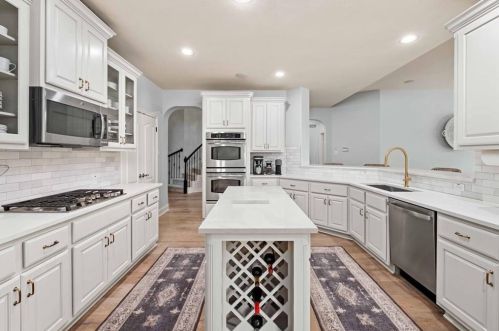 7904 Crandall Rd, Austin TX  78739-1910 exterior