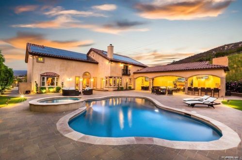 2990 Wildwind Dr, El Cajon, CA 92019-4636