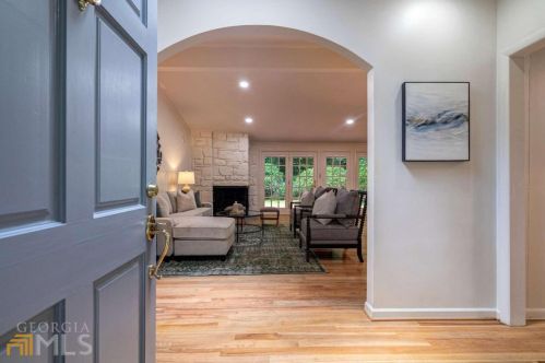 4424 Jett Rd, Atlanta, GA 30327-3565