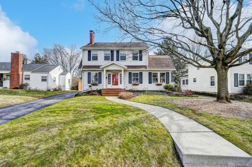 1828 Longview Dr, Springfield, OH 45504-1374