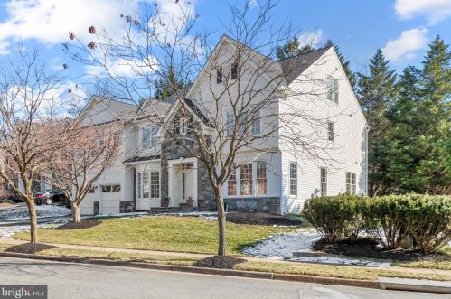 6295 Columbus Hall Ct, Mc Lean, VA 22101-3166