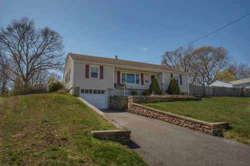 85 Farnum Rd, Warwick, RI 02888-3950