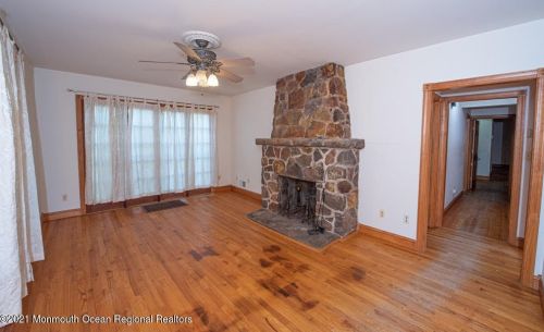 211 Lilac St, Lakehurst, NJ 08733-2817