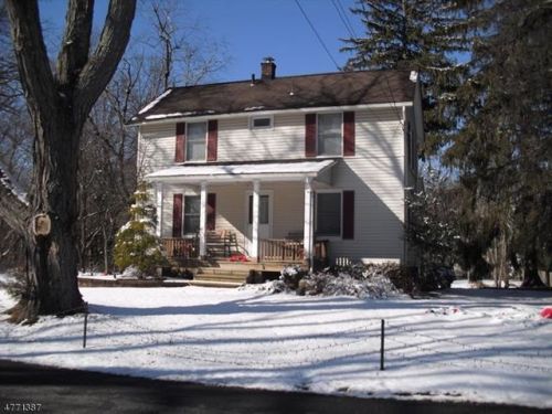 226 River Rd, Millington, NJ 07946-1315