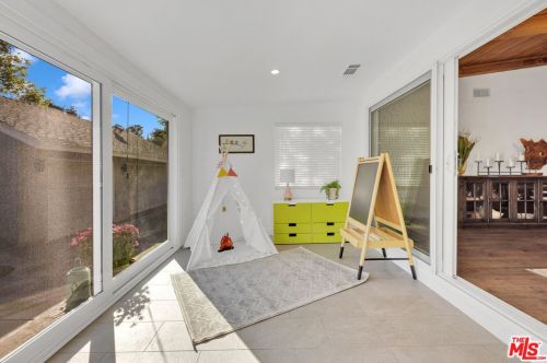 6222 Altura Ave, Glendale CA  91214-2325 exterior