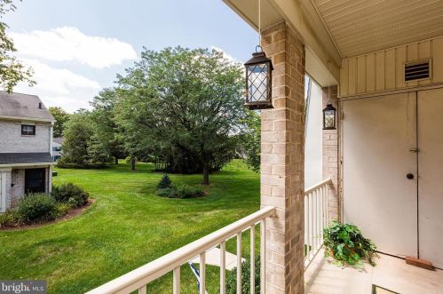 85 Valleybrook Dr, Lancaster PA  17601-4612 exterior