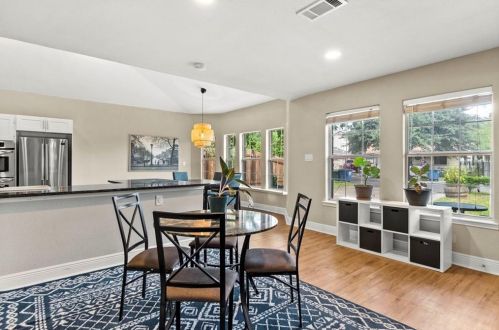 6609 Cruz St, Austin TX  78741-3519 exterior