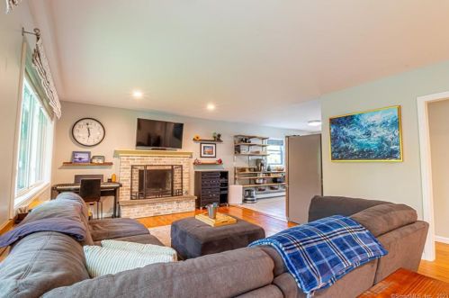 13 Foxcroft Rd, Niantic CT  06357-1415 exterior