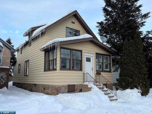 226 6th St, Chisholm, MN 55719-1650