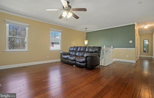 10121 Schoolhouse Woods Ct, Springfield VA  22015-2725 exterior