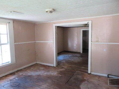 217 Walker Dr, Monroe, GA 30655-2242