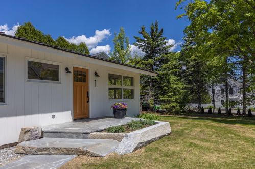 1 Pearl St, Camden, ME 04843-1919