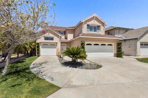 8885 Foxhollow Dr, Anaheim, CA 92808-1672