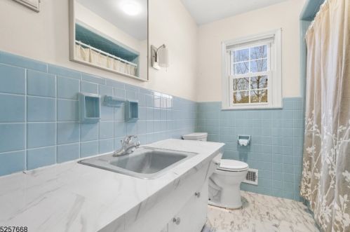 18 Meadow Ln, Hackettstown NJ  07840-4116 exterior