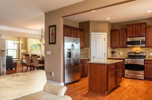 3485 Dalwood Dr, Suwanee GA  30024-6645 exterior