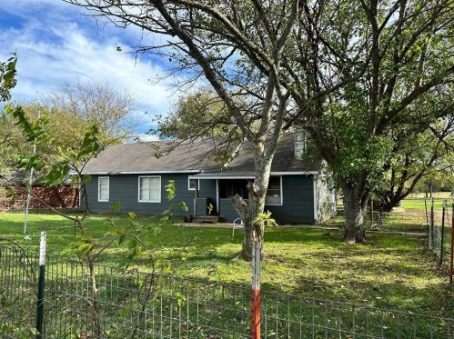 2046 Fm 121, Whitewright, TX 75491-7231