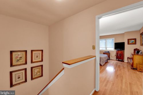 5 Exeter Ct, Princeton NJ  08540-7000 exterior