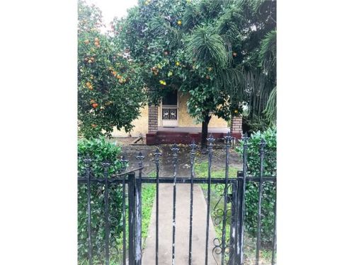 6322 California Ave, Bell, CA 90201-1004