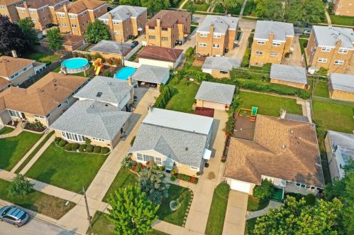 8830 Elmore St, Niles IL 60714-2413 exterior