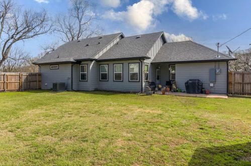 303 Walnut St, Whitewright TX 75491-2243 exterior