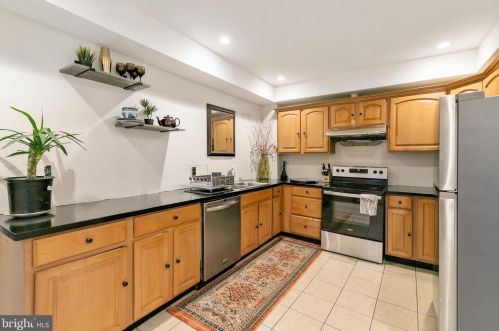 627 16th St, Philadelphia PA  19130-3415 exterior