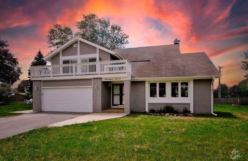 1711 Waverly Ct, Arlington Hts IL  60004-2321 exterior