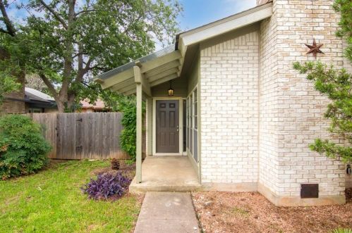 1604 Cripple Creek Dr, Austin TX  78758-5037 exterior