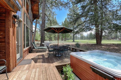 12359 Lookout Loop, Truckee CA  96161-4528 exterior