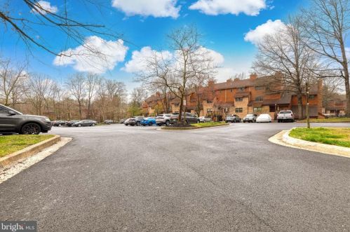 7609 Weather Worn Way, Columbia MD 21046-1425 exterior