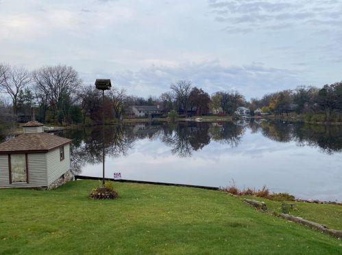 316 Island Dr, Island Lake, IL 60042-8802