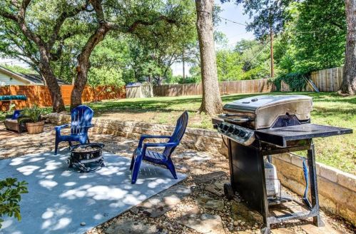 5205 Buffalo Pass, Austin TX  78745-2703 exterior