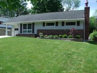 77 Hadley Rd, Cincinnati, OH 45218-1533
