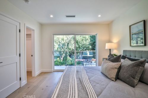5810 Mammoth Ave, Van Nuys CA  91401-4419 exterior