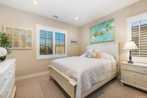 18 Shadybend, Irvine CA  92602-0844 exterior